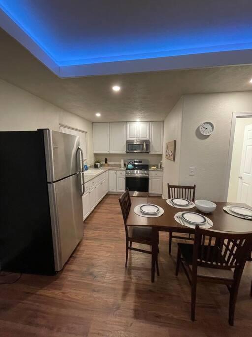 Brand New 2Br Cute Blue Led In North Fresno Leilighet Eksteriør bilde