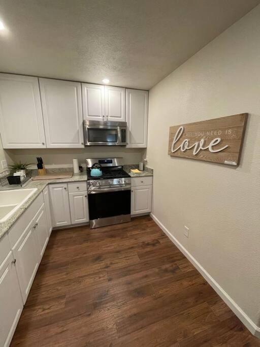 Brand New 2Br Cute Blue Led In North Fresno Leilighet Eksteriør bilde