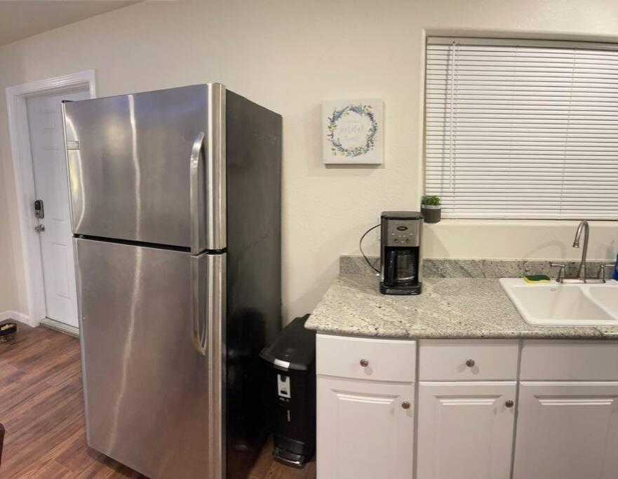 Brand New 2Br Cute Blue Led In North Fresno Leilighet Eksteriør bilde