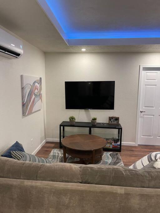 Brand New 2Br Cute Blue Led In North Fresno Leilighet Eksteriør bilde